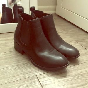 Women’s Black Chelsea Boots Size 6